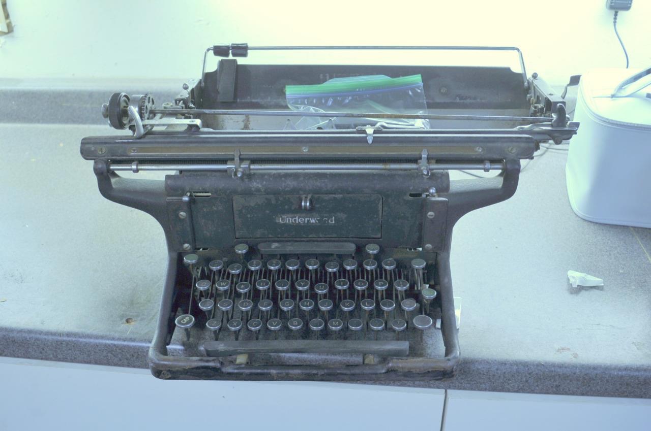 <strong>UNDERWOOD WIDE CARRIAGE </strong><span style="color:#FFFF00;font-weight:bold; ">BEFORE</span>